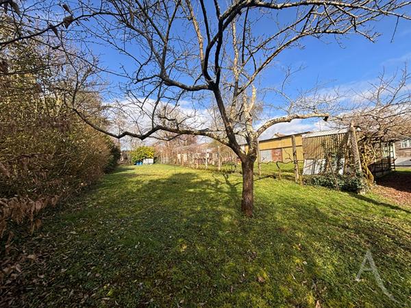 Ensemble de deux maisons à Bourges avec terrain et dépendances !