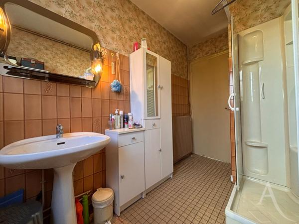 Ensemble de deux maisons à Bourges avec terrain et dépendances !