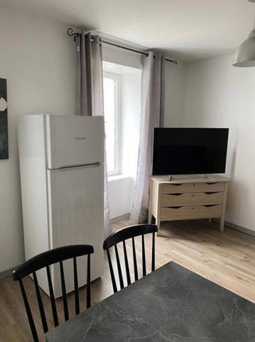 MONTBRISON - F2 meublé en centre ville