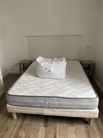 MONTBRISON - F2 meublé en centre ville