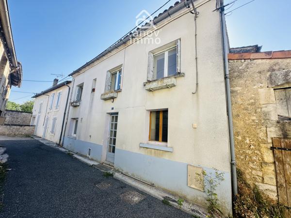 Maison
                                                                                                                                                                                                                                                                                                                        5 pièce(s)                                                                                                                                                                                                          2 chambre(s)                                                                                                                                                                                                          67.4  m²