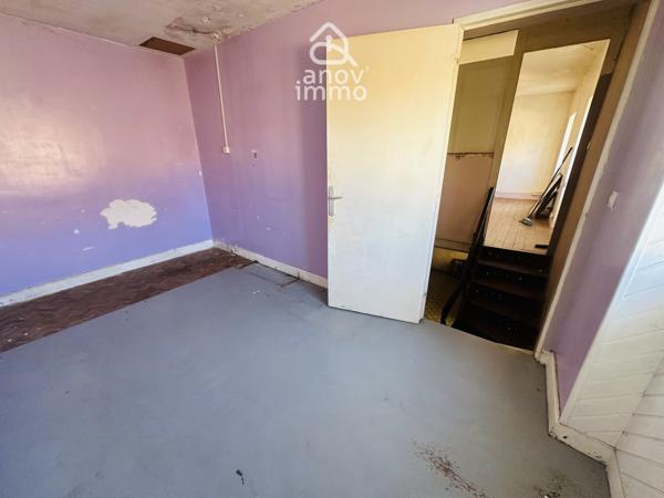 Maison
                                                                                                                                                                                                                                                                                                                        5 pièce(s)                                                                                                                                                                                                          2 chambre(s)                                                                                                                                                                                                          67.4  m²