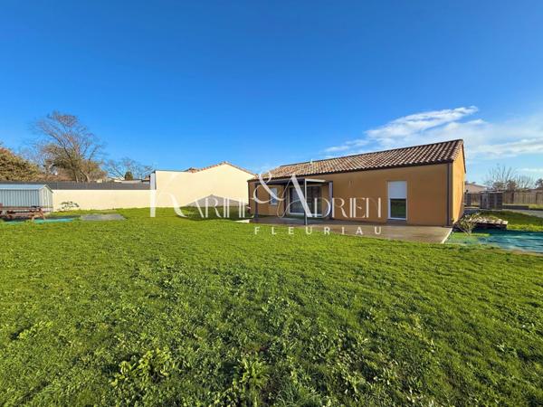 PLAIN-PIED de 2023 avec 2 chambres, bureau et jardin