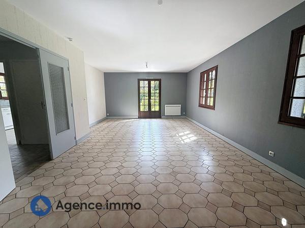 À vendre - Maison individuelle, 5 pièces située à Montlouis-sur-Loire (37270)