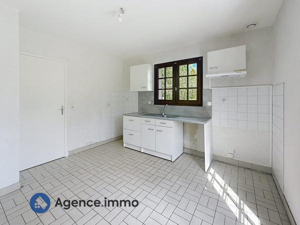 À vendre - Maison individuelle, 5 pièces située à Montlouis-sur-Loire (37270)