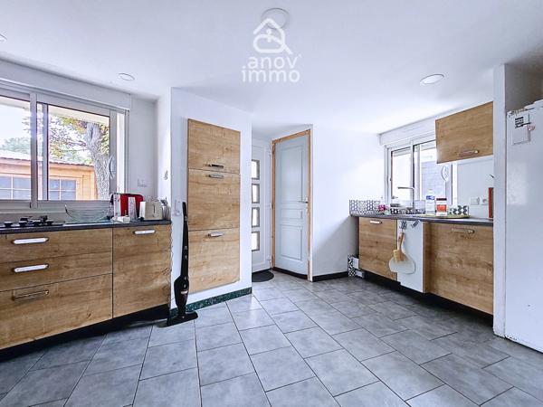 Maison
                                                                                                                                                                                                                                                                                                                        3 pièce(s)                                                                                                                                                                                                          2 chambre(s)                                                                                                                                                                                                          80  m²
