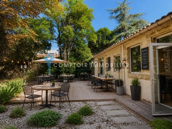 Propriete
                                                                                                                                                                                                                                                                                                                        15 pièce(s)                                                                                                                                                                                                          7 chambre(s)                                                                                                                                                                                                          550  m²