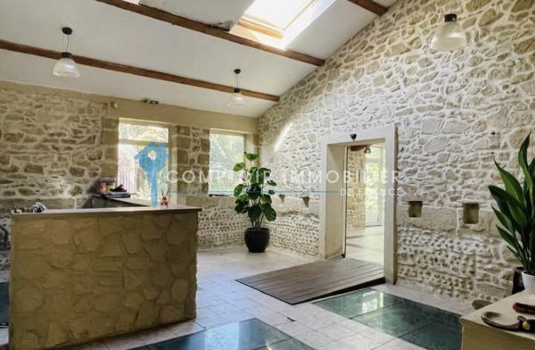 Propriete
                                                                                                                                                                                                                                                                                                                        15 pièce(s)                                                                                                                                                                                                          7 chambre(s)                                                                                                                                                                                                          550  m²
