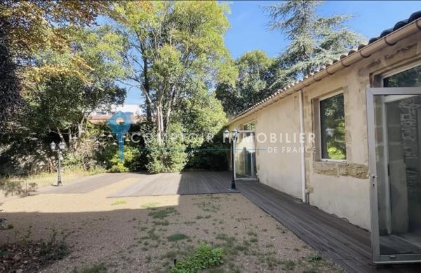 Propriete
                                                                                                                                                                                                                                                                                                                        15 pièce(s)                                                                                                                                                                                                          7 chambre(s)                                                                                                                                                                                                          550  m²