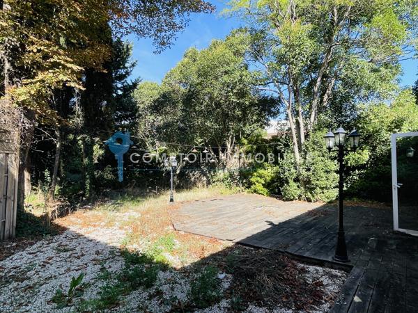 Propriete
                                                                                                                                                                                                                                                                                                                        15 pièce(s)                                                                                                                                                                                                          7 chambre(s)                                                                                                                                                                                                          550  m²
