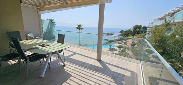 SOLENZARA (20) Appartement à vendre 3 pièces de 68m². avec terrasse de 31m². RÉSIDENCE PIEDS DANS L'EAU