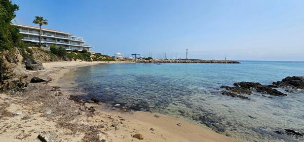 SOLENZARA (20) Appartement à vendre 3 pièces de 68m². avec terrasse de 31m². RÉSIDENCE PIEDS DANS L'EAU