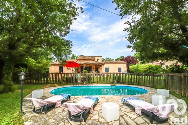 Maison traditionnelle 6 pièces de 115 m² à Fox-Amphoux (83670)