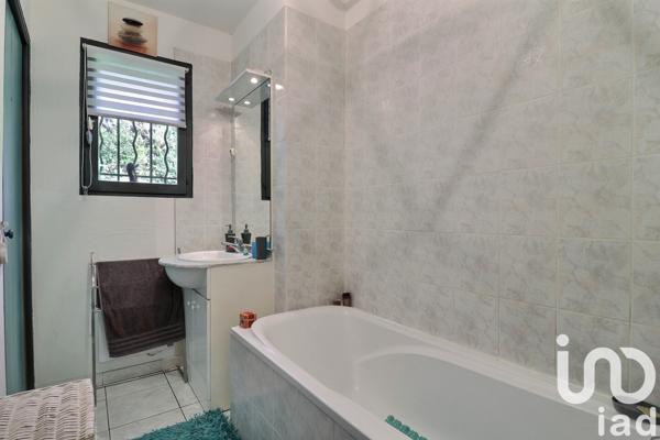 Maison traditionnelle 6 pièces de 115 m² à Fox-Amphoux (83670)