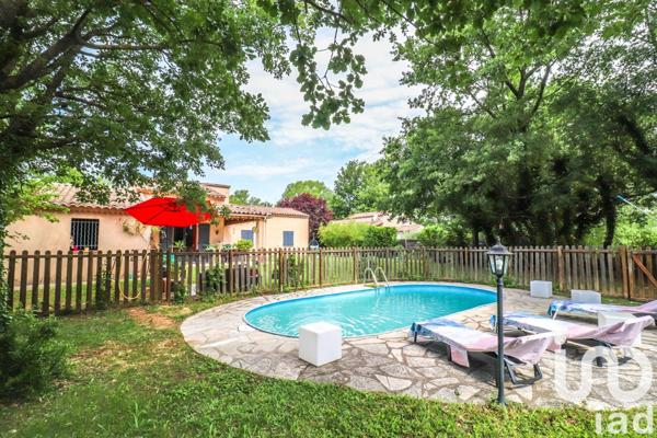 Maison traditionnelle 6 pièces de 115 m² à Fox-Amphoux (83670)