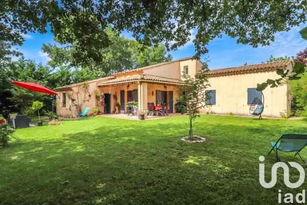 Maison traditionnelle 6 pièces de 115 m² à Fox-Amphoux (83670)