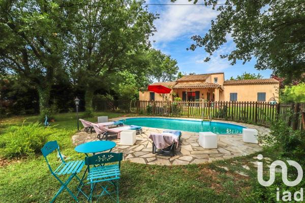 Maison traditionnelle 6 pièces de 115 m² à Fox-Amphoux (83670)