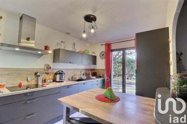 Maison traditionnelle 6 pièces de 115 m² à Fox-Amphoux (83670)