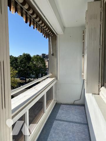 CENTRE-VILLE UN APPARTEMENT 4 PP AVEC CAVES - GRENIER ET GARAGE