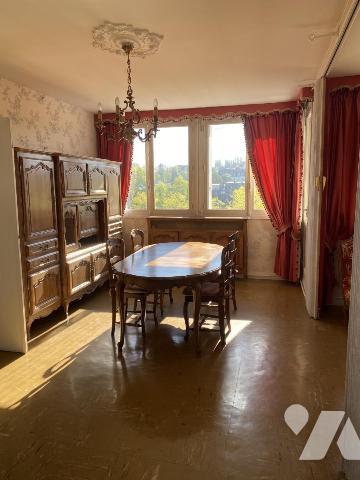 CENTRE-VILLE UN APPARTEMENT 4 PP AVEC CAVES - GRENIER ET GARAGE