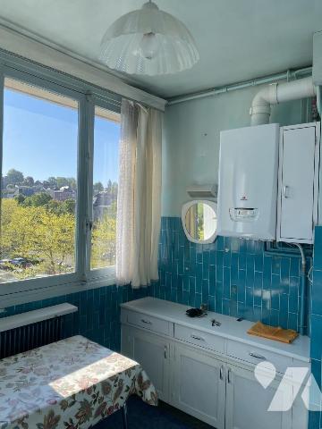 CENTRE-VILLE UN APPARTEMENT 4 PP AVEC CAVES - GRENIER ET GARAGE