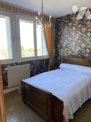 CENTRE-VILLE UN APPARTEMENT 4 PP AVEC CAVES - GRENIER ET GARAGE