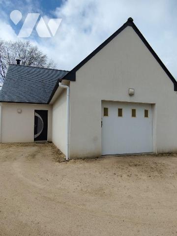 Maison de plain pied de 2015 comprenant une cuisine aménagée et équipée ouverte sur salle/salon...