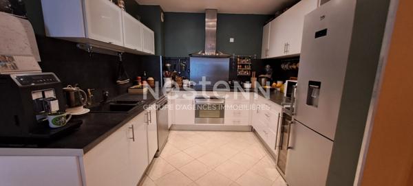 Triplex de 3 chambres avec une terrasse et 2 places de parking à Etampes, à 1km du RER C (TER direct Paris Austeriltz en 30 minutes)