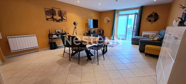 Triplex de 3 chambres avec une terrasse et 2 places de parking à Etampes, à 1km du RER C (TER direct Paris Austeriltz en 30 minutes)