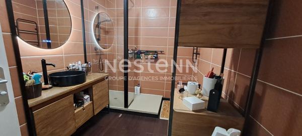 Triplex de 3 chambres avec une terrasse et 2 places de parking à Etampes, à 1km du RER C (TER direct Paris Austeriltz en 30 minutes)