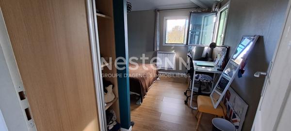 Triplex de 3 chambres avec une terrasse et 2 places de parking à Etampes, à 1km du RER C (TER direct Paris Austeriltz en 30 minutes)