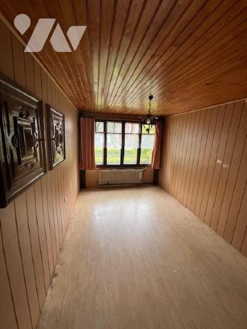 HESDIN, Maison d'habitation - Ensemble immobilier se composant de 3 logements :
Une maison à us...