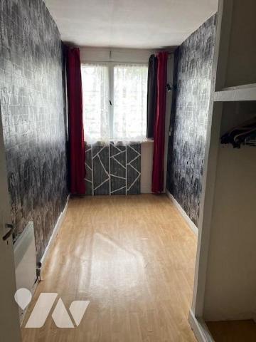 HESDIN, Maison d'habitation - Ensemble immobilier se composant de 3 logements :
Une maison à us...