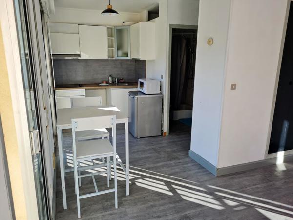 Cendras (30480) Joli studio 21m² meublé exposé sud avec vue montagne au 1er étage d'une petite résidence au calme