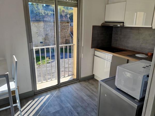 Cendras (30480) Joli studio 21m² meublé exposé sud avec vue montagne au 1er étage d'une petite résidence au calme