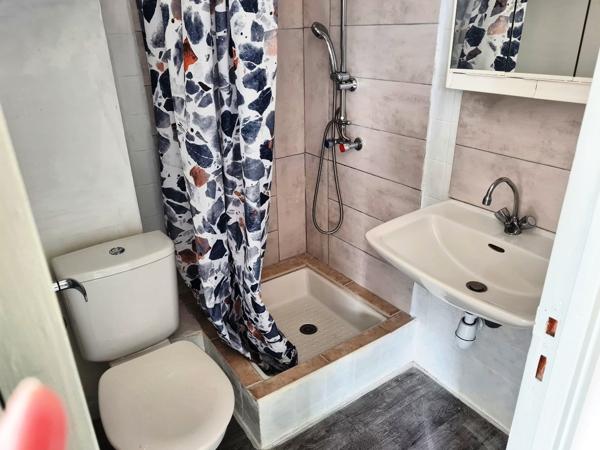 Cendras (30480) Joli studio 21m² meublé exposé sud avec vue montagne au 1er étage d'une petite résidence au calme