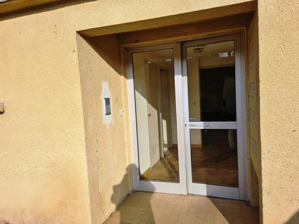 Cendras (30480) Joli studio 21m² meublé exposé sud avec vue montagne au 1er étage d'une petite résidence au calme