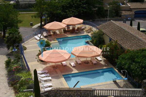 Château
                                                                                                                                                                                                                                                                                                                        73 pièce(s)                                                                                                                                                                                                          37 chambre(s)                                                                                                                                                                                                          1823  m²