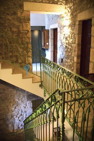 Château
                                                                                                                                                                                                                                                                                                                        73 pièce(s)                                                                                                                                                                                                          37 chambre(s)                                                                                                                                                                                                          1823  m²