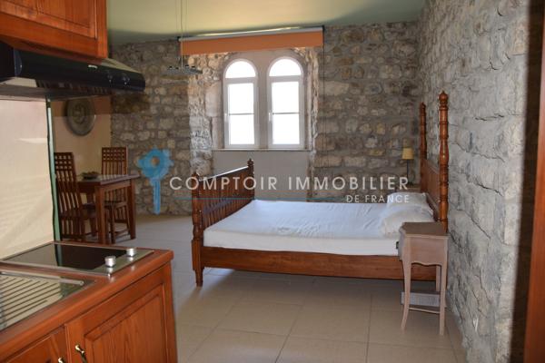 Château
                                                                                                                                                                                                                                                                                                                        73 pièce(s)                                                                                                                                                                                                          37 chambre(s)                                                                                                                                                                                                          1823  m²