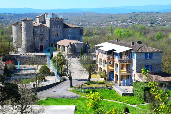 Château
                                                                                                                                                                                                                                                                                                                        73 pièce(s)                                                                                                                                                                                                          37 chambre(s)                                                                                                                                                                                                          1823  m²