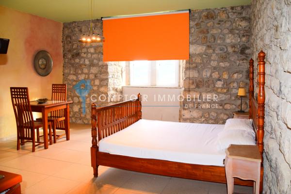 Château
                                                                                                                                                                                                                                                                                                                        73 pièce(s)                                                                                                                                                                                                          37 chambre(s)                                                                                                                                                                                                          1823  m²