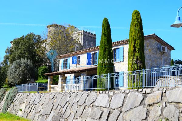 Château
                                                                                                                                                                                                                                                                                                                        73 pièce(s)                                                                                                                                                                                                          37 chambre(s)                                                                                                                                                                                                          1823  m²