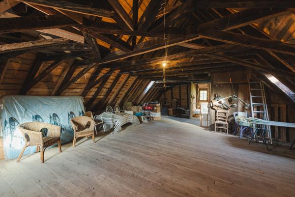 Conques (12320) Conques en Rouergue, plus beau village du monde, superbe maison à colombages, jardin arboré 1000m²