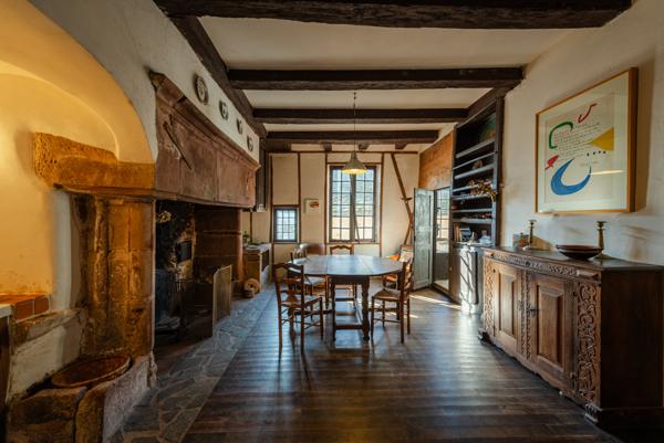 Conques (12320) Conques en Rouergue, plus beau village du monde, superbe maison à colombages, jardin arboré 1000m²