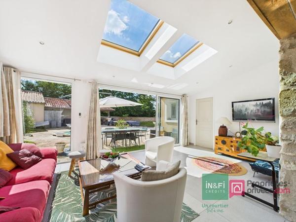 Maison de 220 m2 à Gizay avec deux logements indépendants, 5 chambres, jardin, piscine