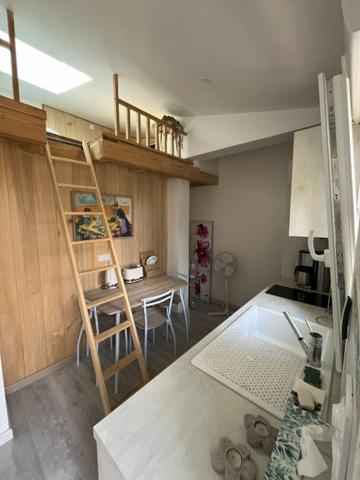 Maison de 220 m2 à Gizay avec deux logements indépendants, 5 chambres, jardin, piscine