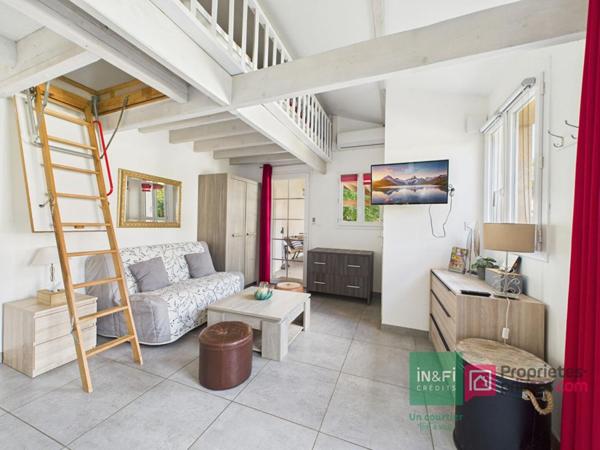 Maison de 220 m2 à Gizay avec deux logements indépendants, 5 chambres, jardin, piscine