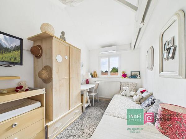 Maison de 220 m2 à Gizay avec deux logements indépendants, 5 chambres, jardin, piscine