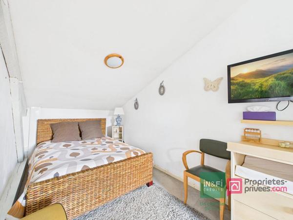 Maison de 220 m2 à Gizay avec deux logements indépendants, 5 chambres, jardin, piscine
